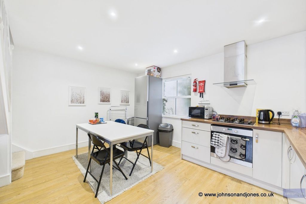 Property photo 2 of 10 2 Kitchen.Jpg