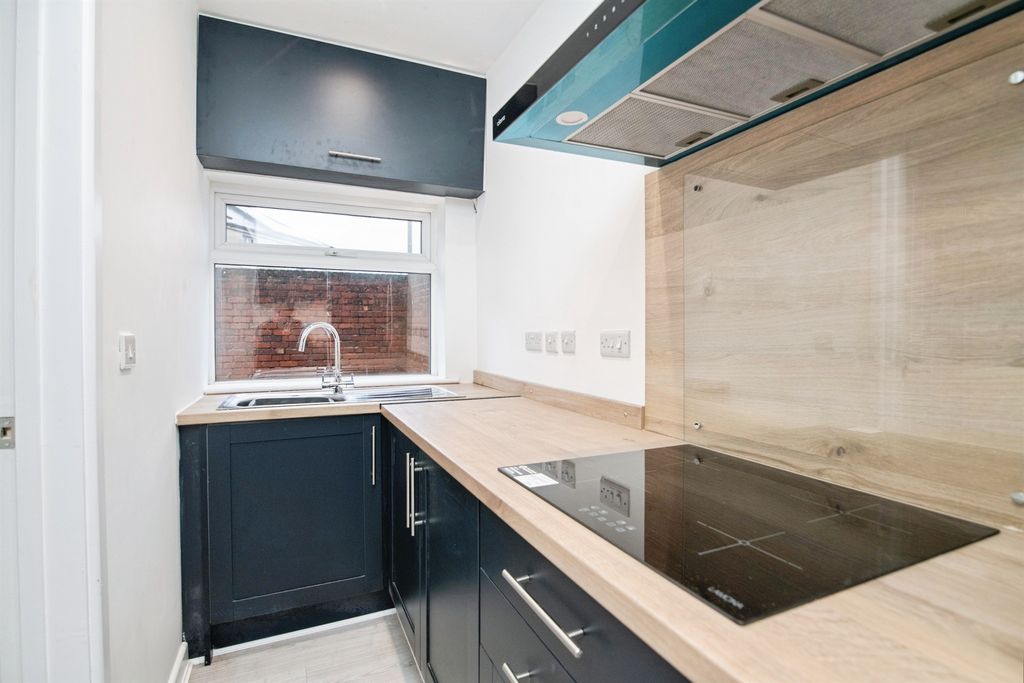 Property photo 2 of 21