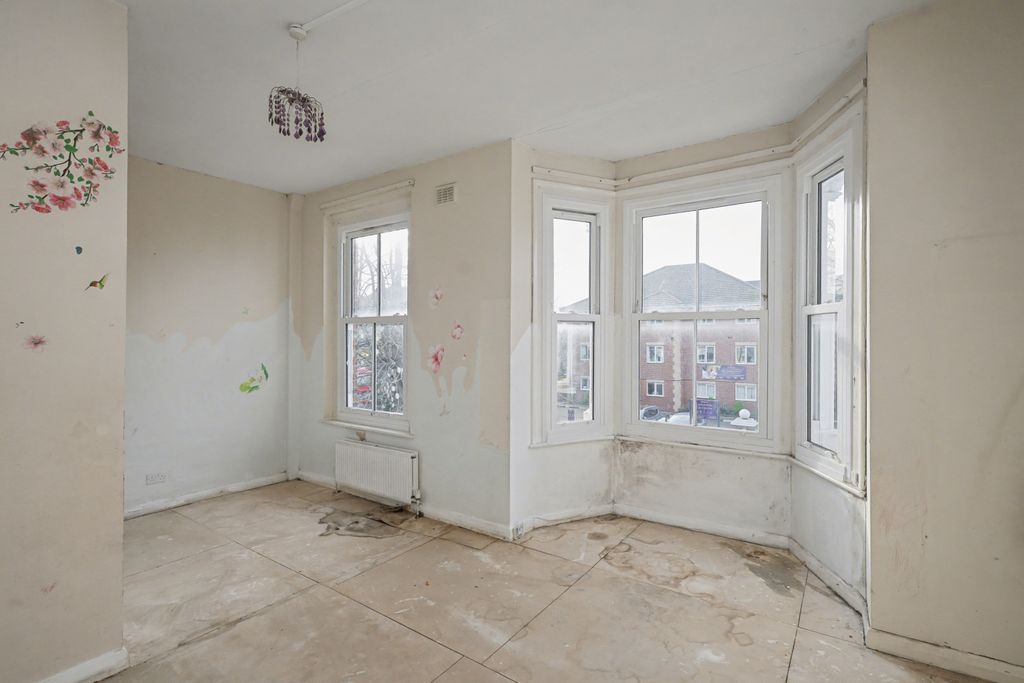 Property photo 3 of 18 First Floor 25 Claremont Road, Cricklewood, London, Nw2 1Bp