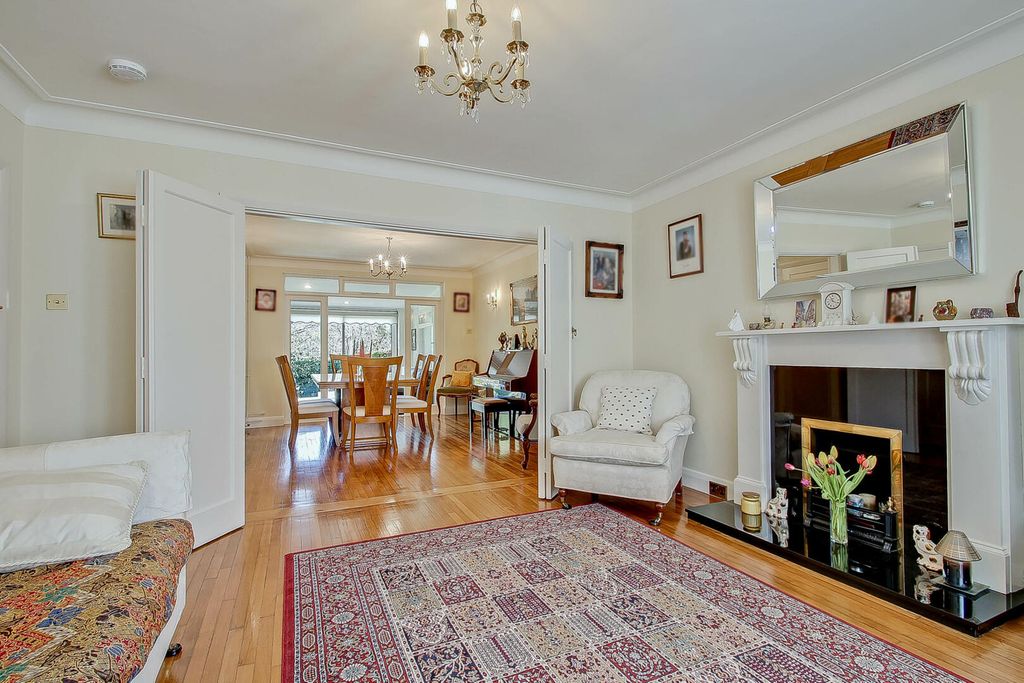 Property photo 3 of 25 Living Room