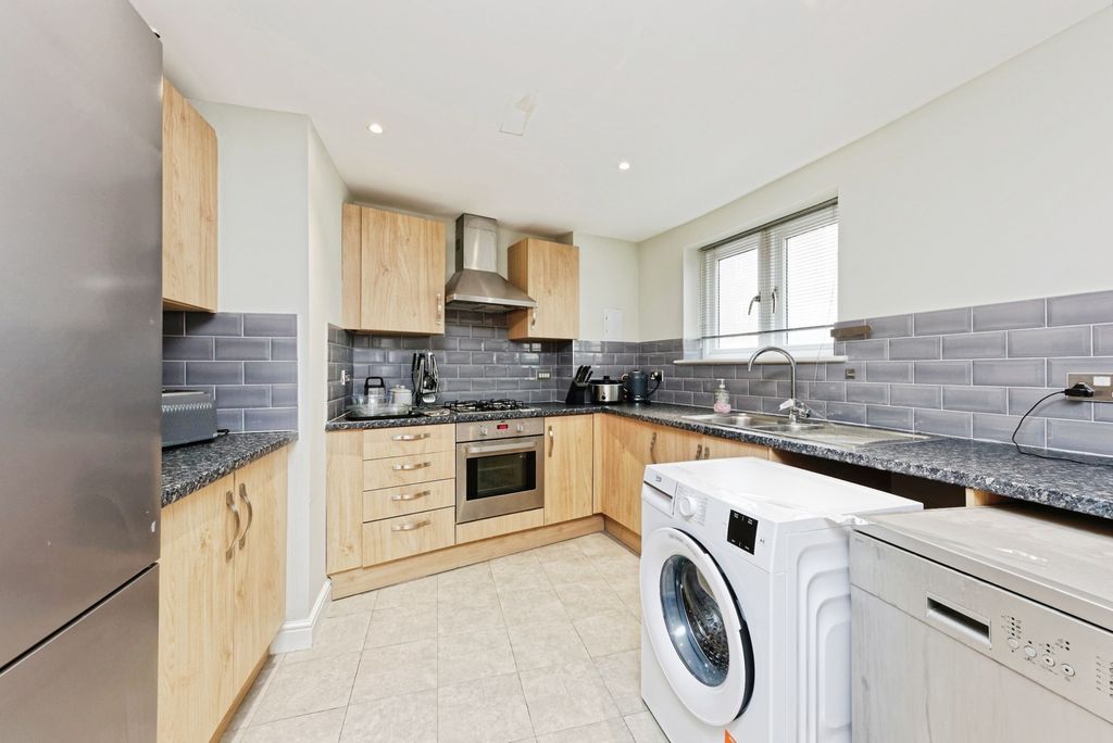 Property photo 3 of 21 Pbox-Img.Jpg