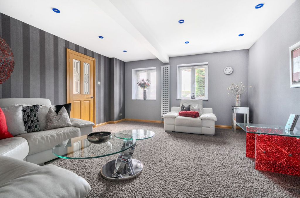 Property photo 3 of 33