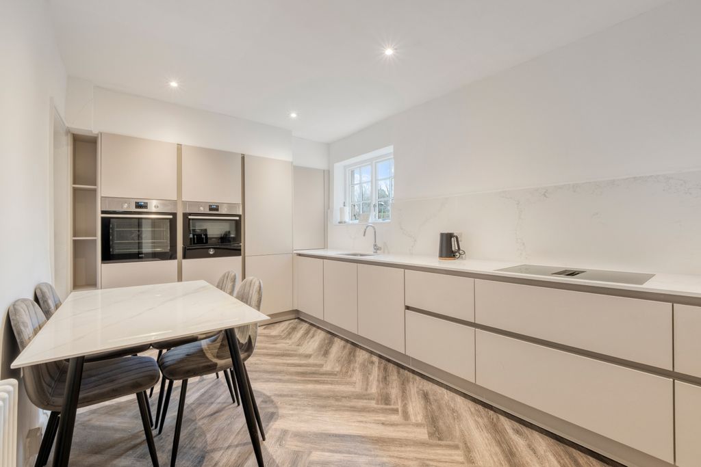 Property photo 3 of 21 Picture No. 11