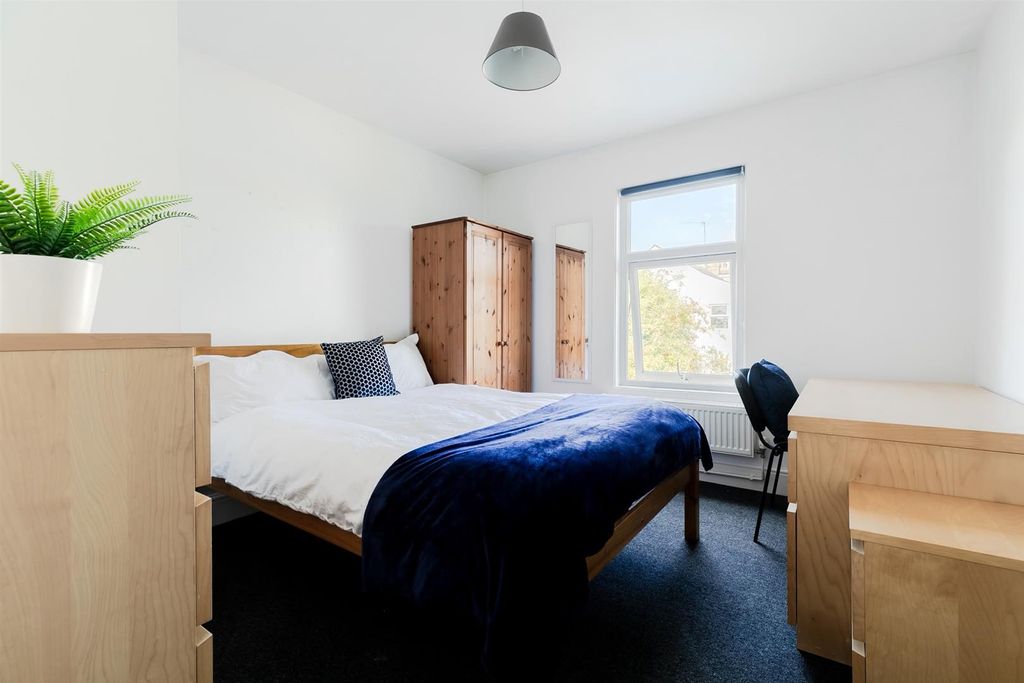 Property photo 2 of 13 Room 4 Four.Jpg