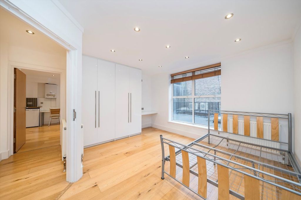 Property photo 3 of 5