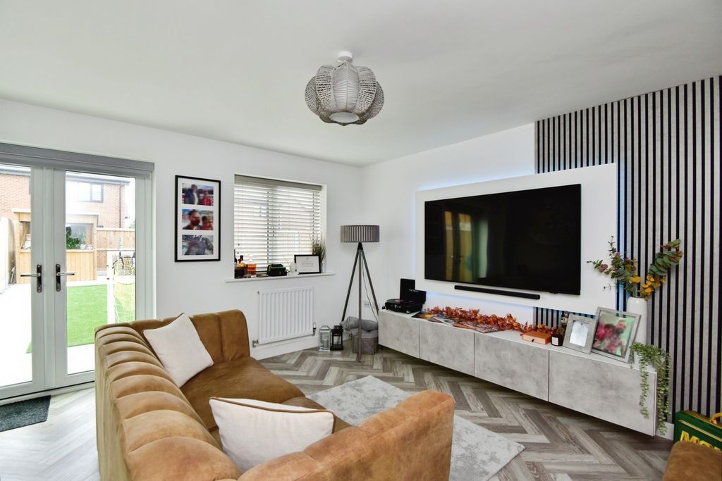 Property photo 2 of 18 Pbox-Img.Jpg