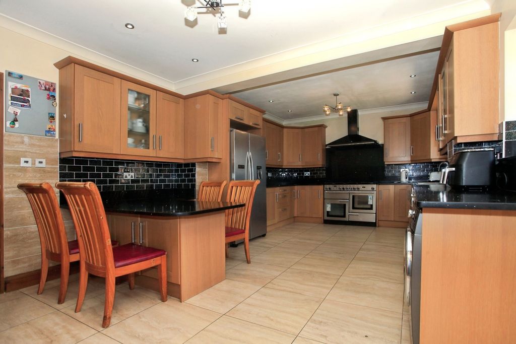 Property photo 2 of 14 Photo