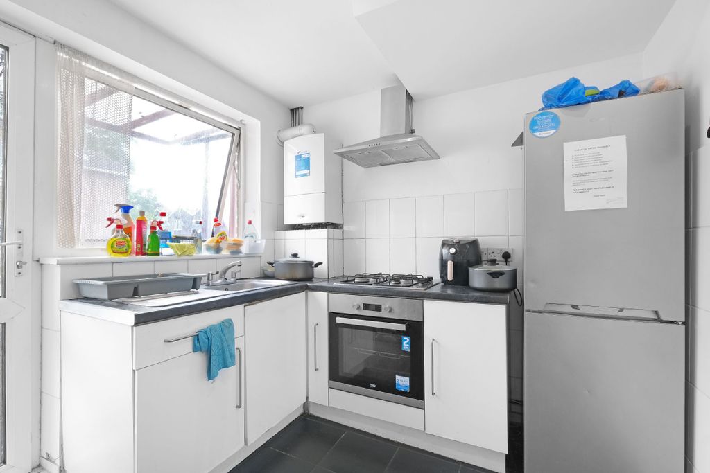 Property photo 2 of 23