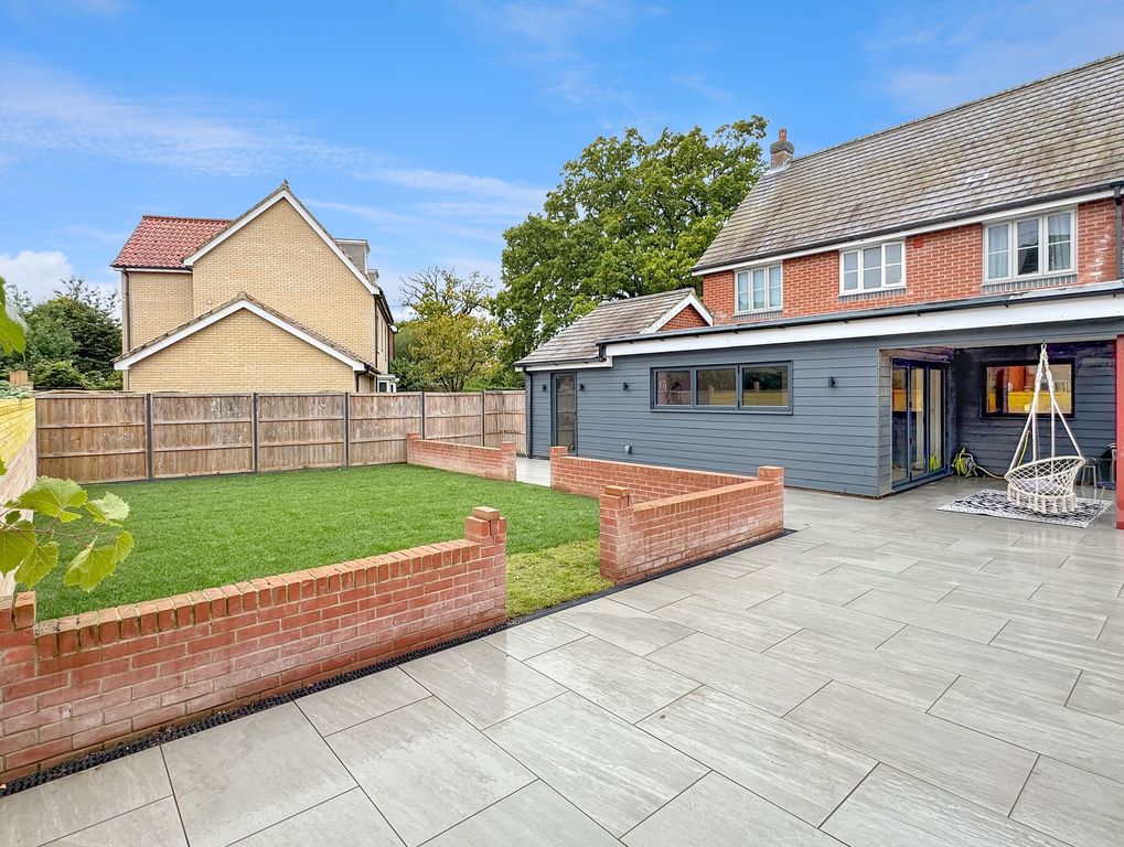 Property photo 2 of 20