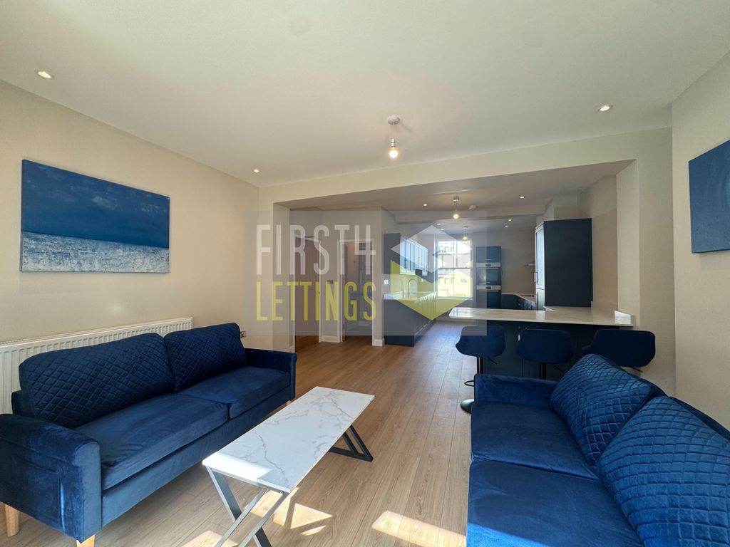 Property photo 3 of 10 Photo 7