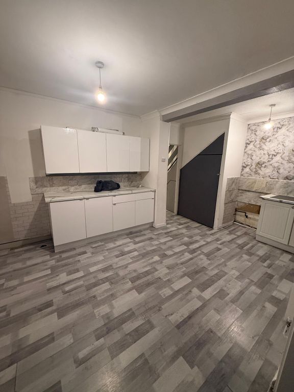 Property photo 2 of 11 Gallery