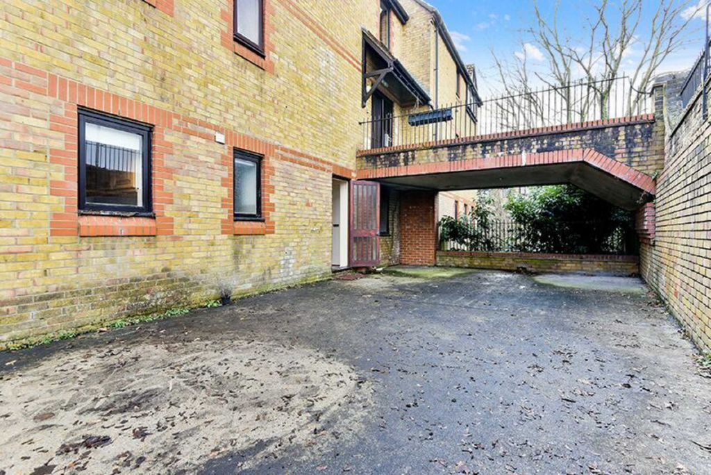 Property photo 2 of 7 Photo