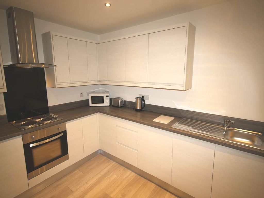 Property photo 3 of 10 Kitchen (2)