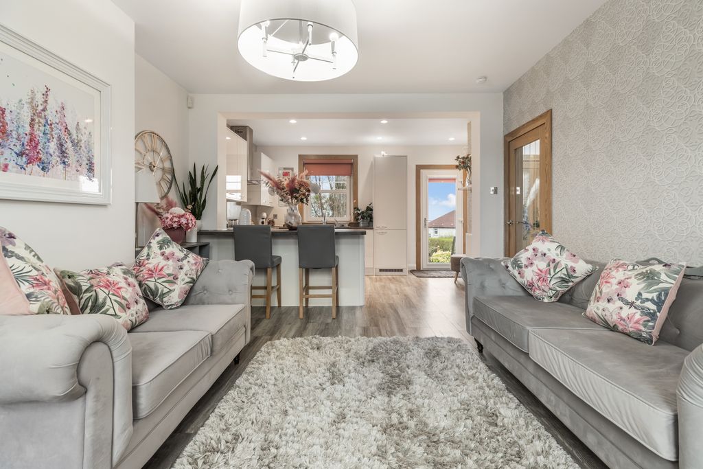 Property photo 3 of 36