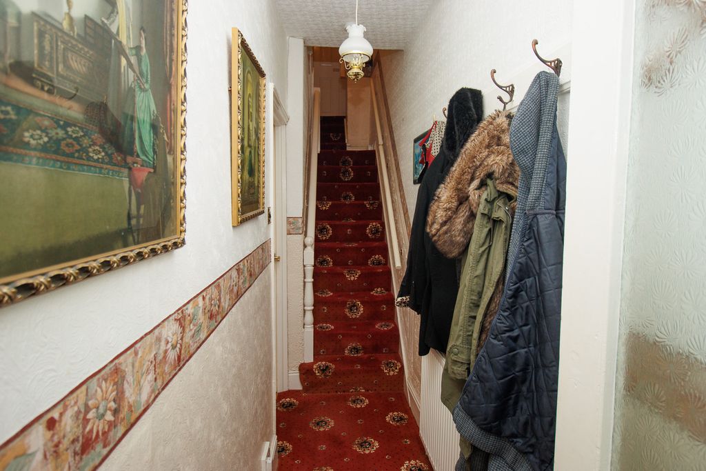 Property photo 2 of 18