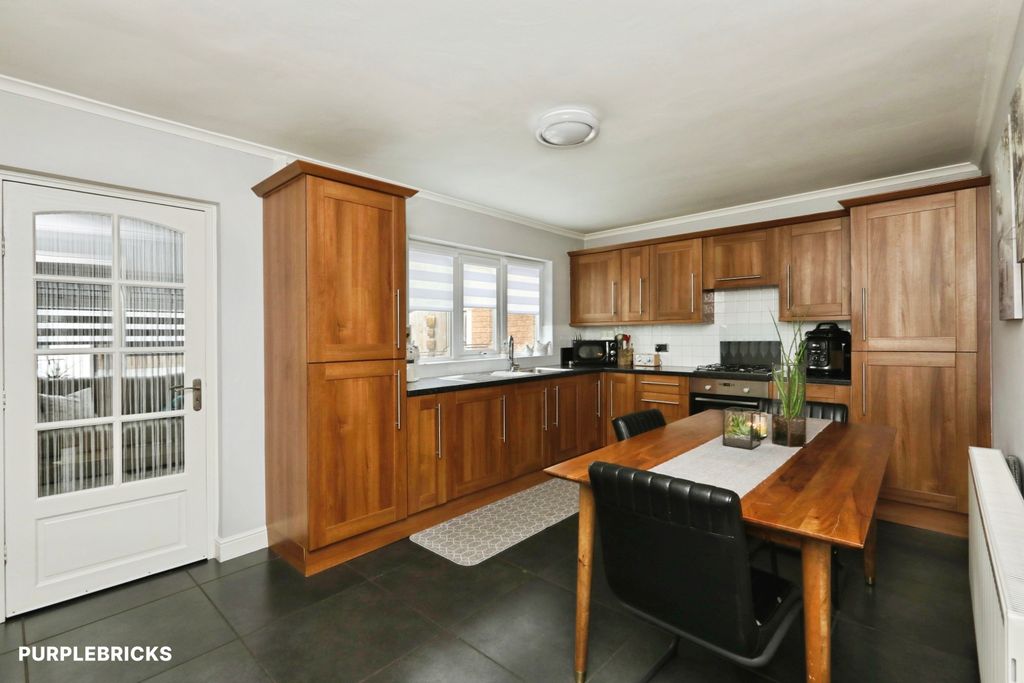 Property photo 3 of 25