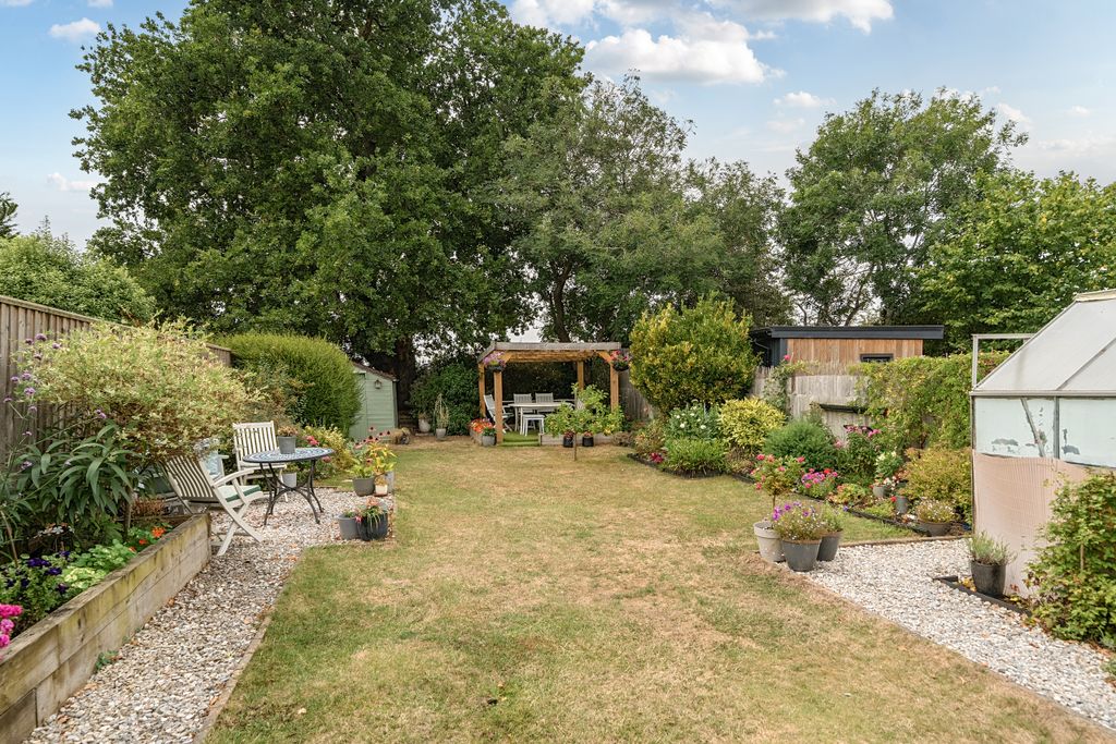 Property photo 2 of 22 Garden