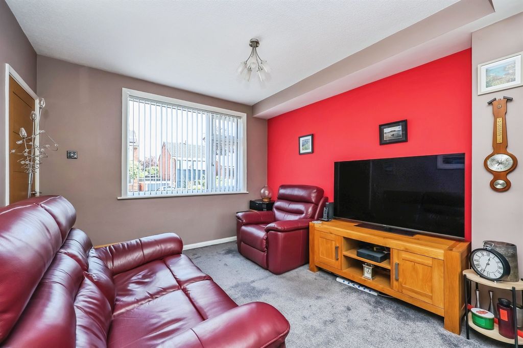 Property photo 2 of 25