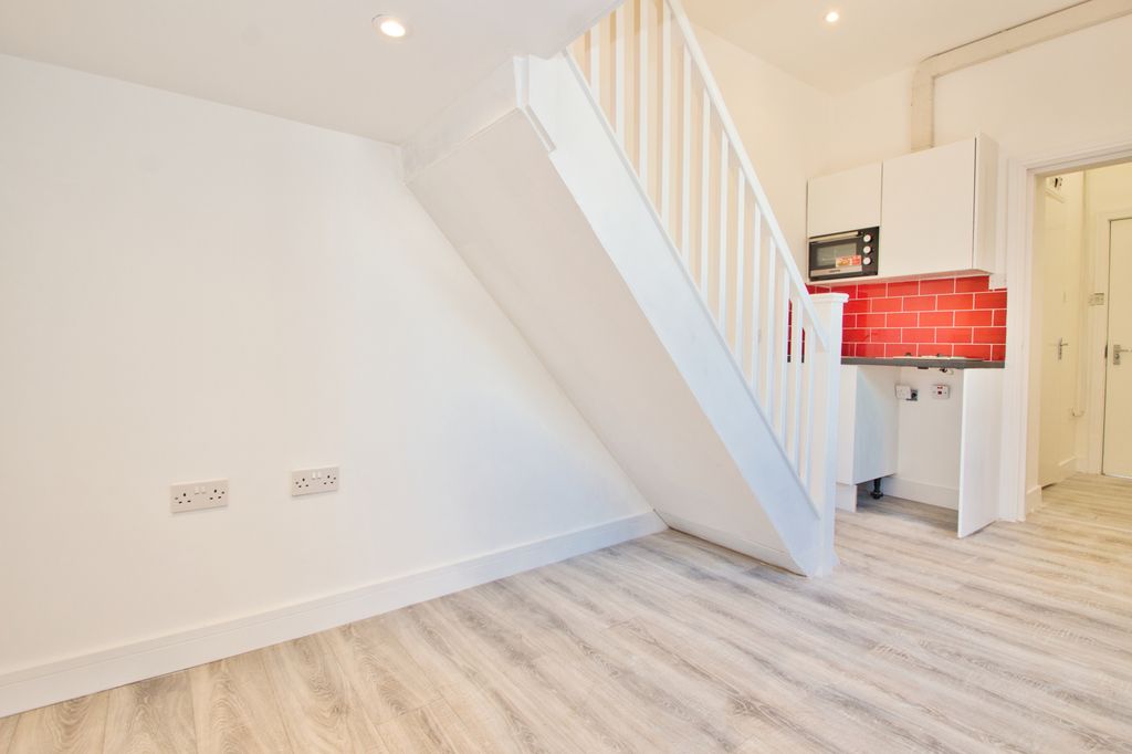 Property photo 3 of 9 Gallery