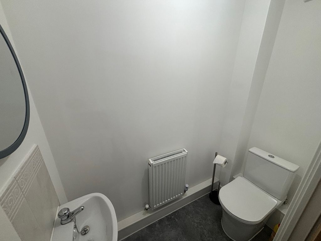 Property photo 2 of 12 Bathroom