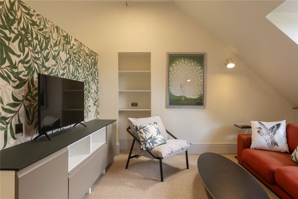 Property photo 3 of 14 Living Space