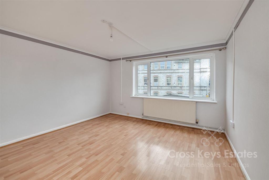 Property photo 2 of 18 Sitting Room