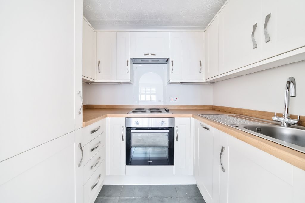 Property photo 3 of 15 Kitchen