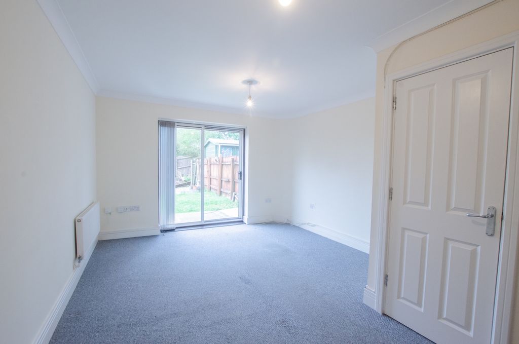 Property photo 3 of 13 14 Tryelyn Tps 01208 74182-07