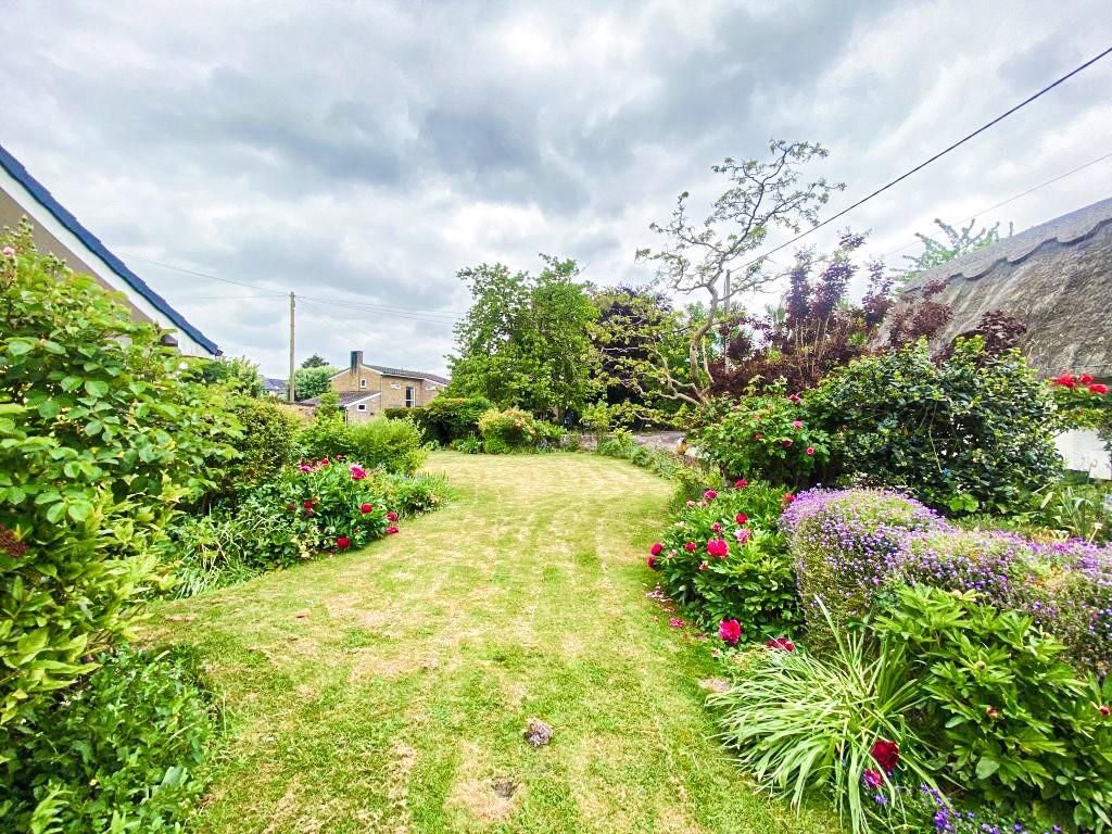 Property photo 3 of 33 Garden Flowers.Jpg