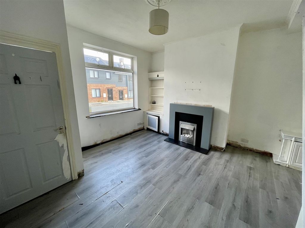 Property photo 2 of 9 Lounge