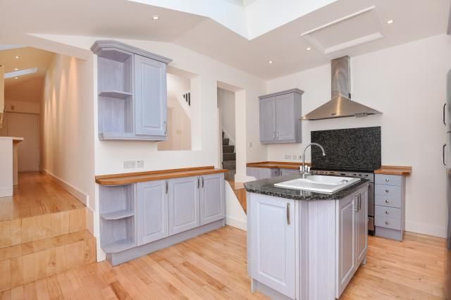Property photo 1 of 12 Internal View