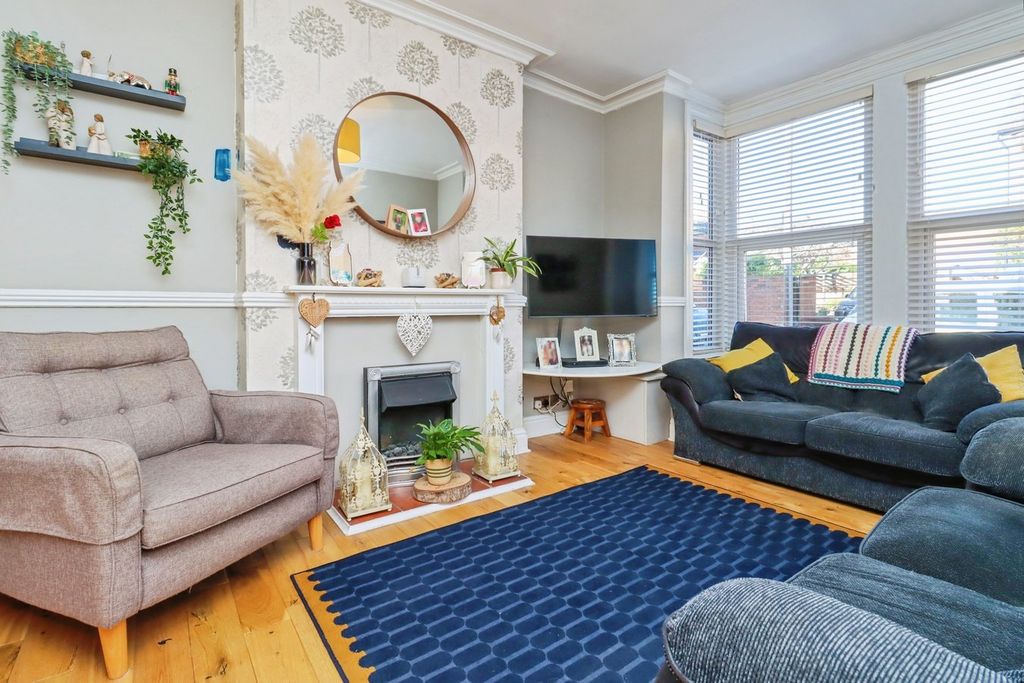 Property photo 2 of 17