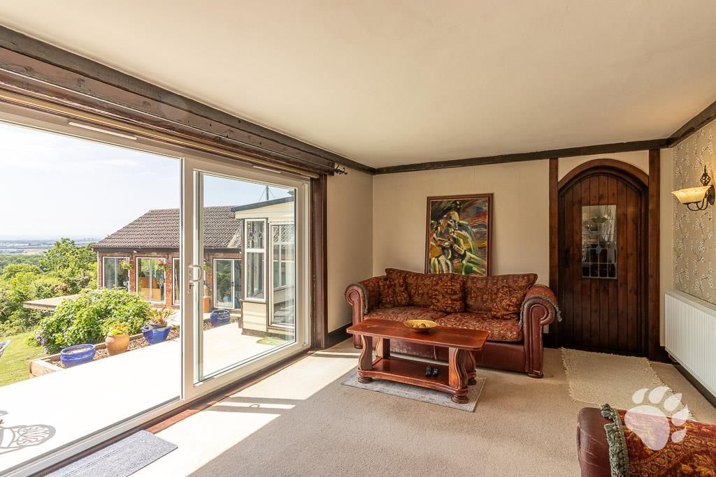 4 bed chalet for saleThames View, Langdon Hills SS16 photo 5
