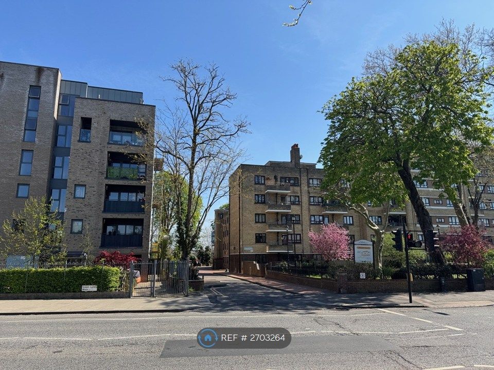 Property photo 1 of 32 Amwell Court