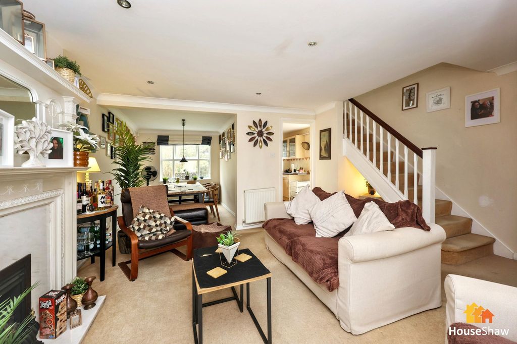 Property photo 2 of 27