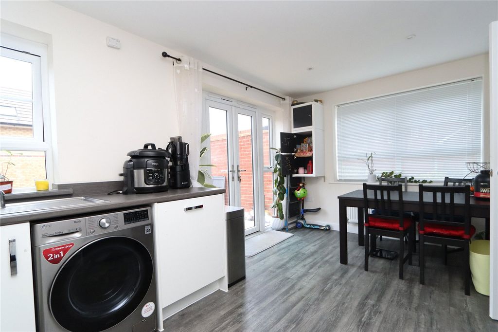 Property photo 3 of 12 Picture No. 05