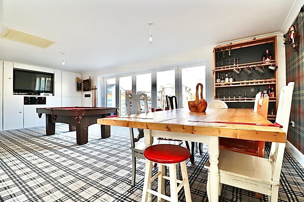 Property photo 3 of 29 Games Room