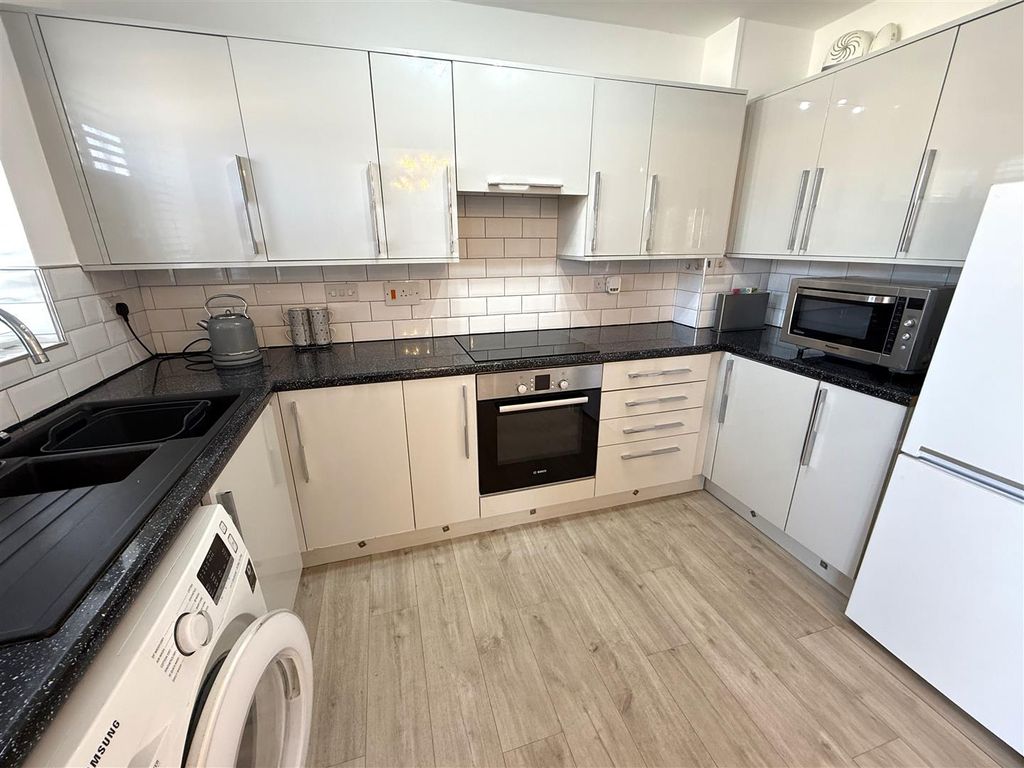 Property photo 2 of 11 Kitchen.Jpg