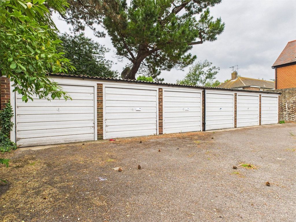 Property photo 1 of 3 Garage