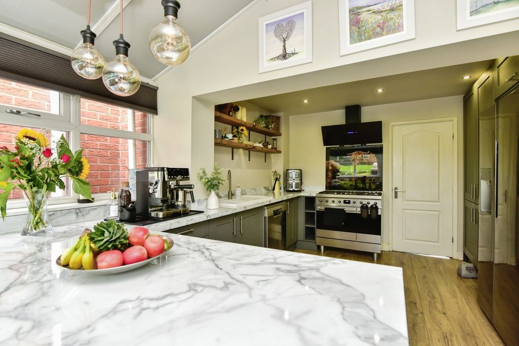 Property photo 3 of 24 Pbox-Img.Jpg