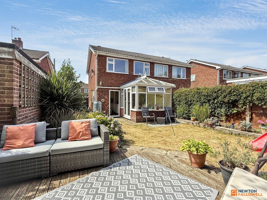Property photo 2 of 33