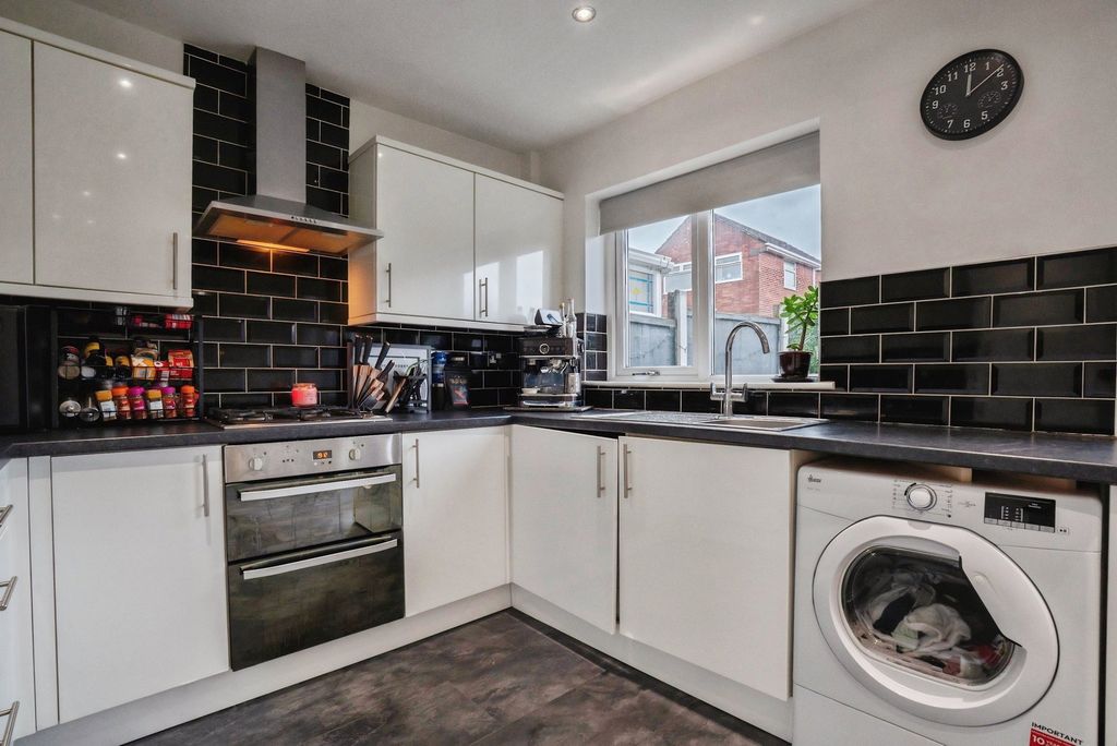 Property photo 2 of 20