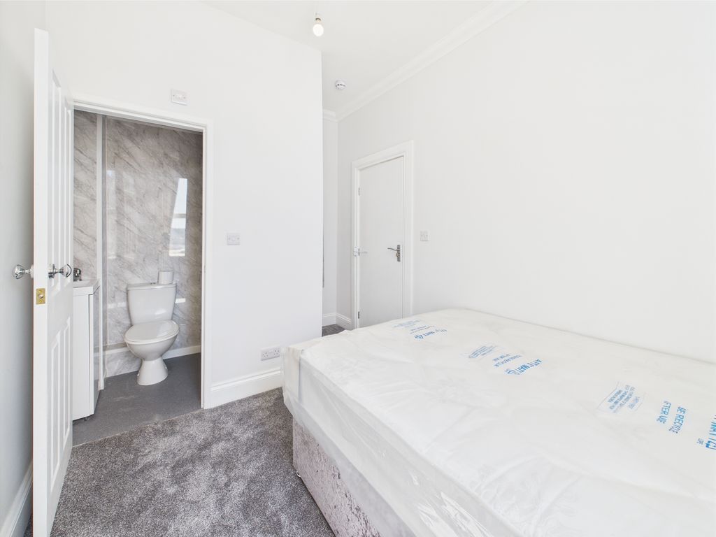 Property photo 3 of 7 Cam02089G0-Pr0482-Still065