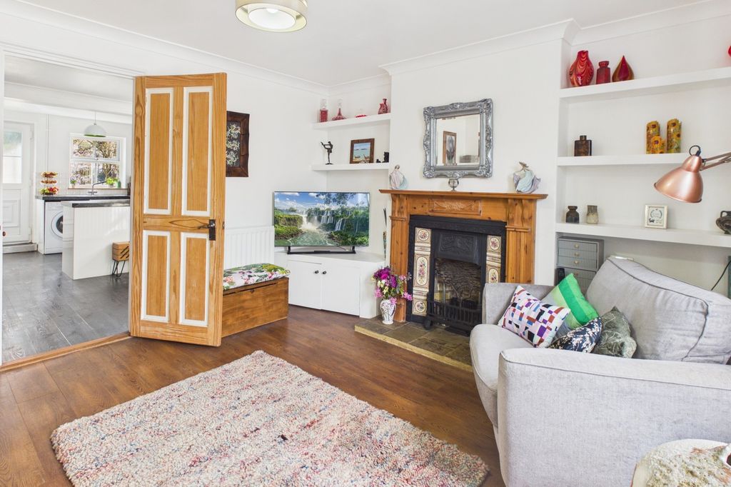 Property photo 2 of 16 Cam02519G0-Pr0405-Still003