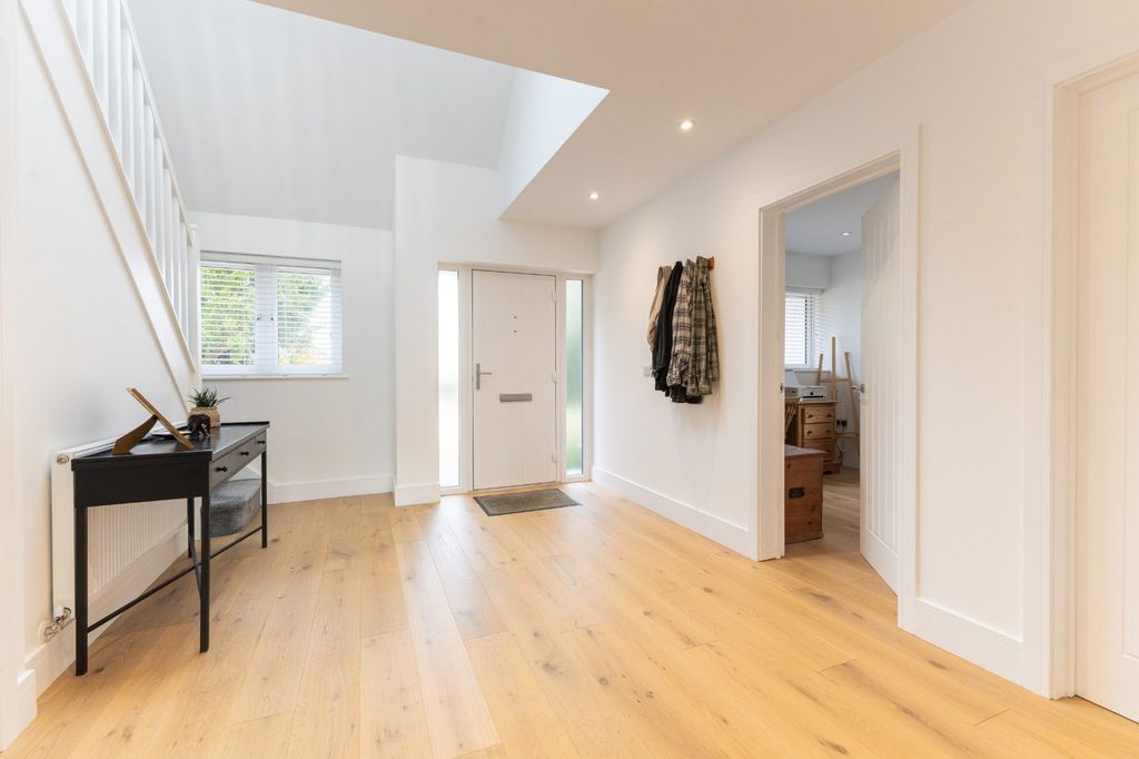 Property photo 2 of 14 Entrance