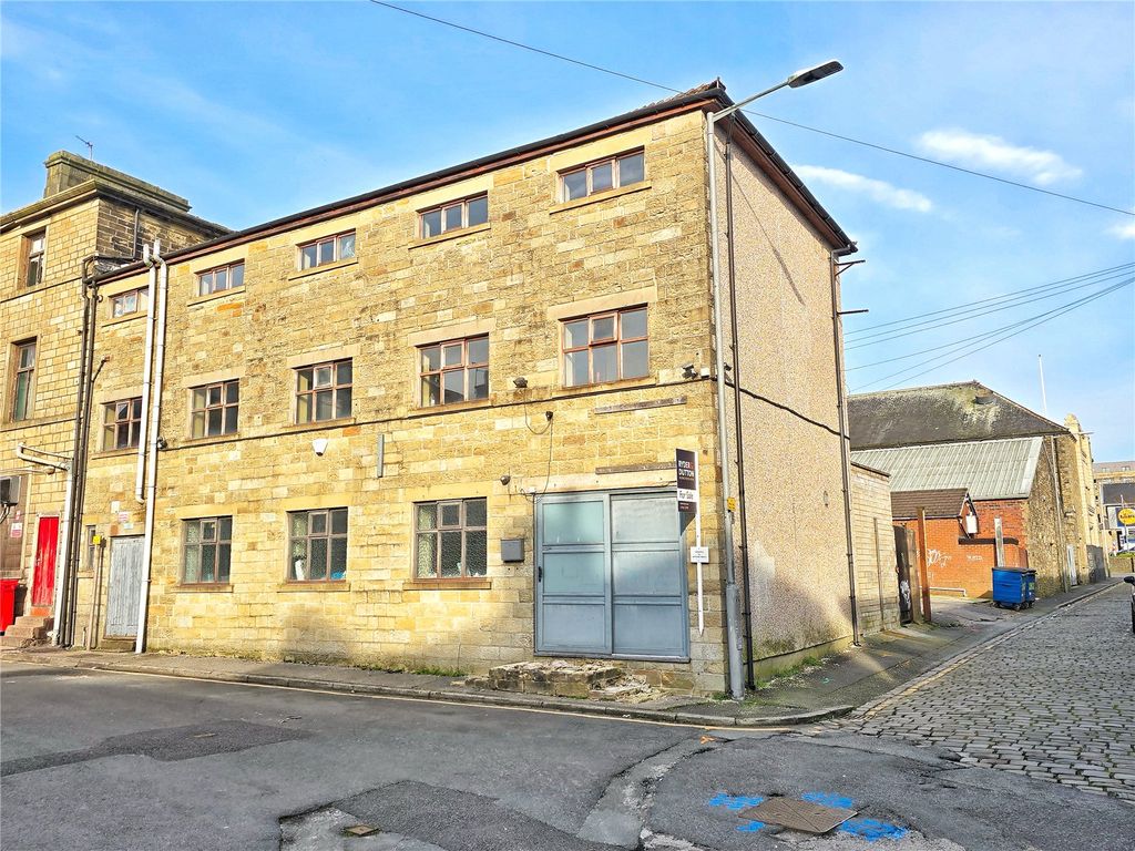 Property photo 1 of 22 Period End Property