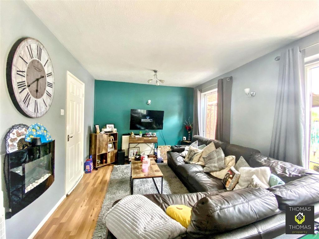 Property photo 3 of 9 41 The Hollygrove Quedgeley Gloucester Gl2 4Ux.Jpg