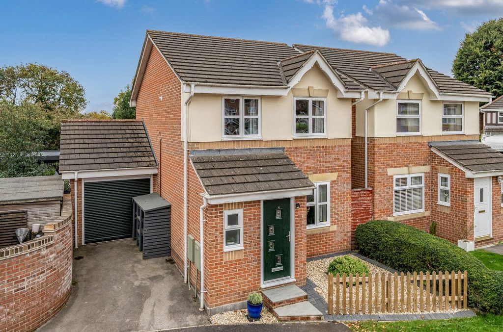 Property photo 1 of 13 1 Hanover Gardens