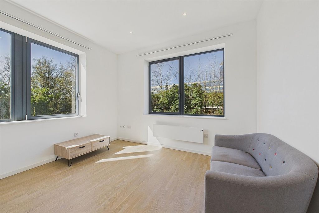 Property photo 1 of 6 Cam02700G0-Pr0276-Still025.Jpg