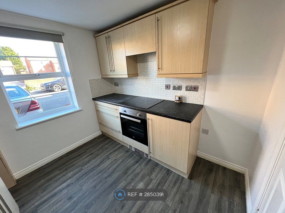 Property photo 3 of 11 Kitchen